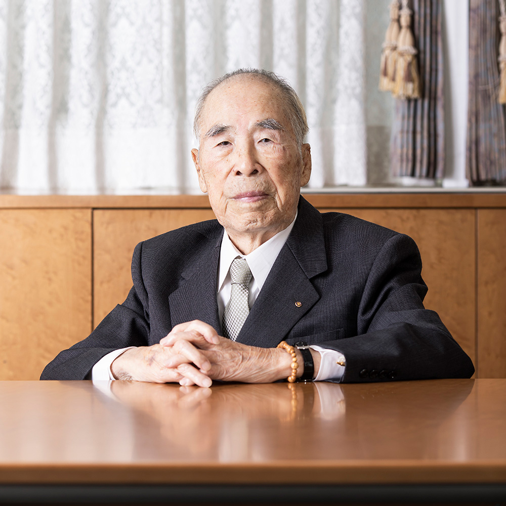 創設者 黒土始